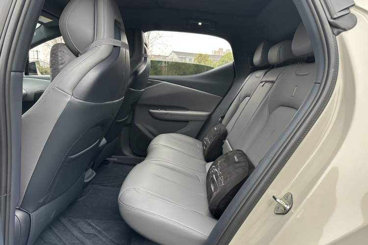 Used Lynk & Co Z20 2025 530 km Range Rear-Wheel Drive Pro Interior 2