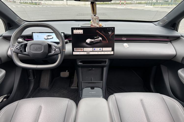 Used Lynk & Co Z20 2025 530 km Range Rear-Wheel Drive Pro Interior 4