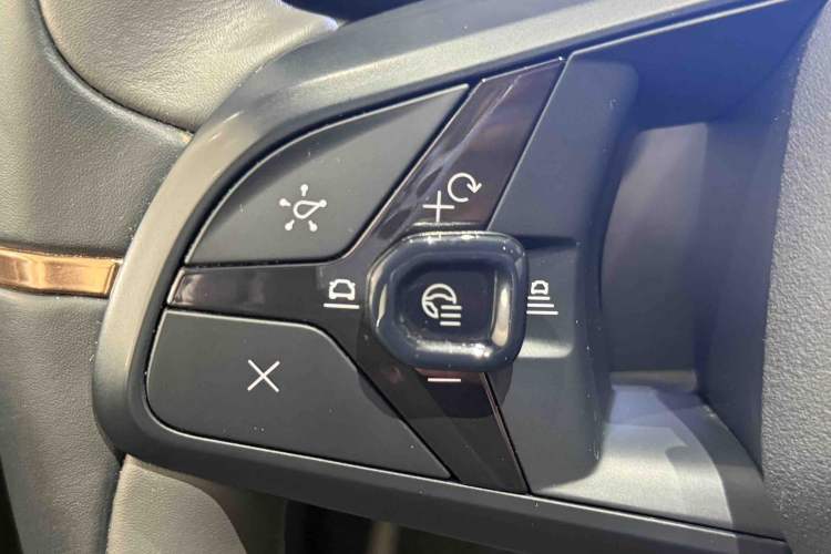 Used Lynk & Co Z20 2025 530 km Range Rear-Wheel Drive Pro Interior 8