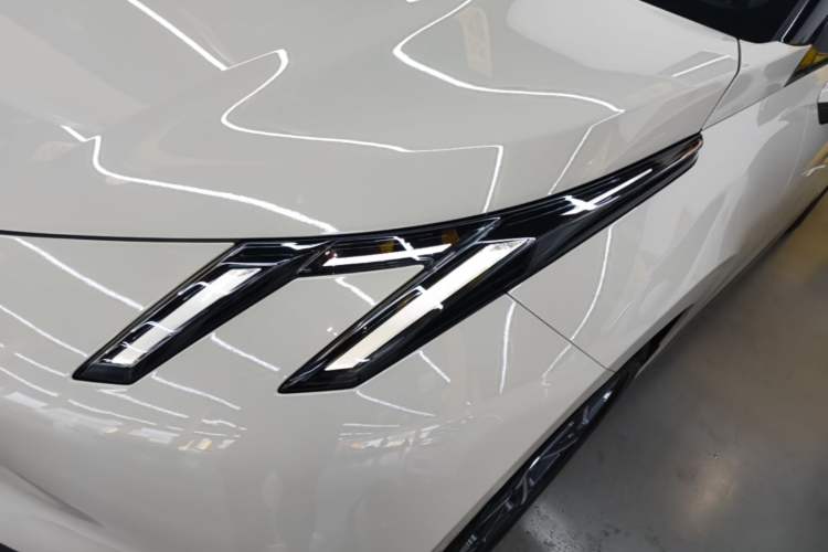 Used Lynk & Co Z20 2025 530 km Range Rear-Wheel Drive Max Left Front Headlight