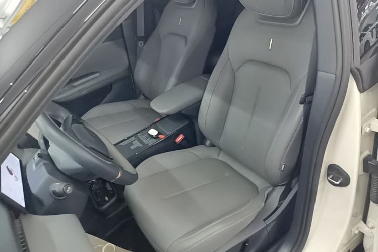 Used Lynk & Co Z20 2025 530 km Range Rear-Wheel Drive Max Left Front Seat