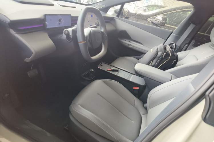 Used Lynk & Co Z20 2025 530 km Range Rear-Wheel Drive Max Left Front Seat