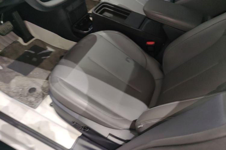 Used Lynk & Co Z20 2025 530 km Range Rear-Wheel Drive Pro Left Front Seat