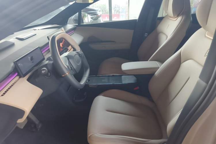 Used Lynk & Co Z20 2025 530 km Range Rear-Wheel Drive Max Left Front Seat