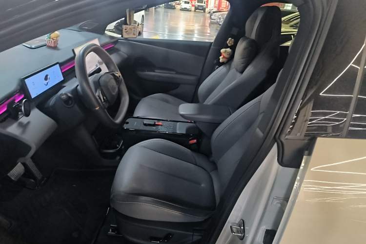 Used Lynk & Co Z20 2025 530 km Range Rear-Wheel Drive Pro Left Front Seat