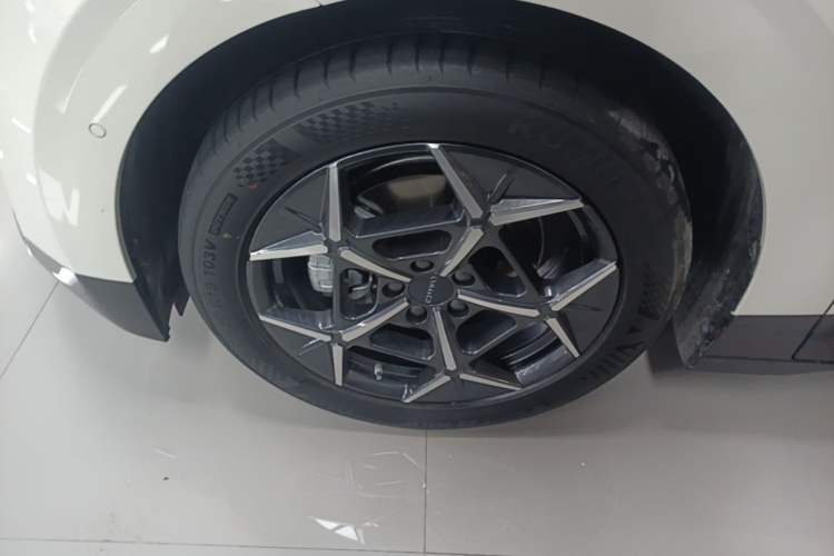 Used Lynk & Co Z20 2025 530 km Range Rear-Wheel Drive Pro Left Front Wheel Hub
