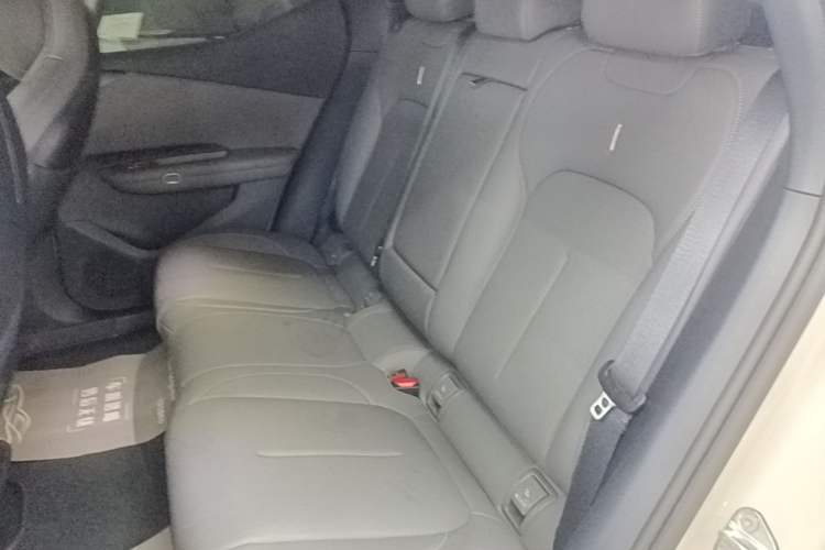 Used Lynk & Co Z20 2025 530 km Range Rear-Wheel Drive Max Left Rear Seat