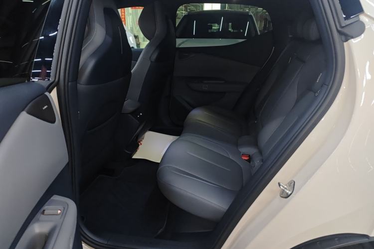 Used Lynk & Co Z20 2025 530 km Range Rear-Wheel Drive Max Left Rear Seat