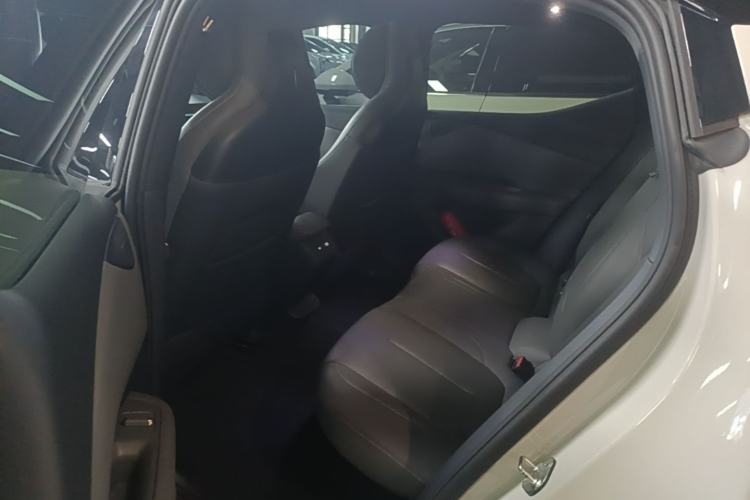 Used Lynk & Co Z20 2025 530 km Range Rear-Wheel Drive Pro Left Rear Seat