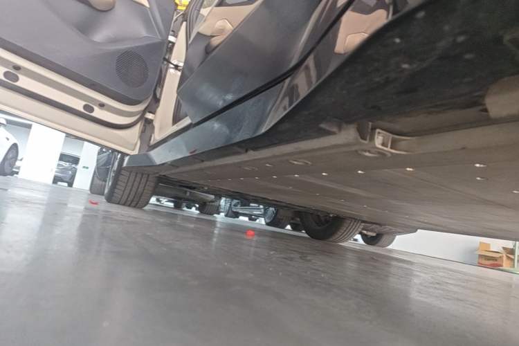 Used Lynk & Co Z20 2025 530 km Range Rear-Wheel Drive Pro Left Side Sill