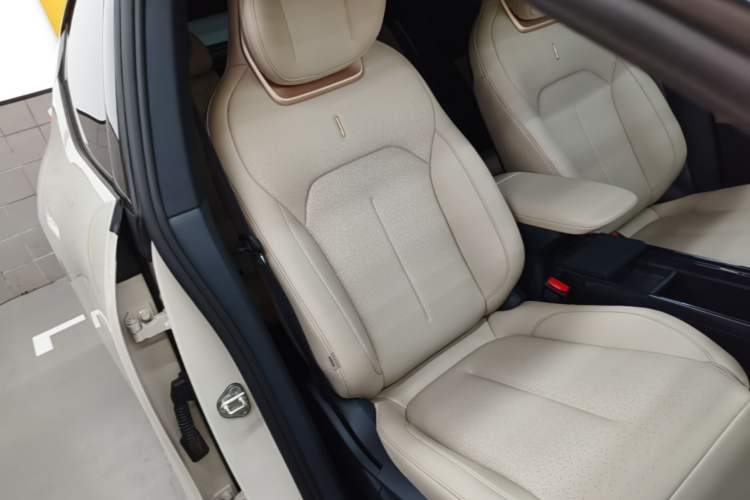 Used Lynk & Co Z20 2025 530 km Range Rear-Wheel Drive Max Right Front Seat