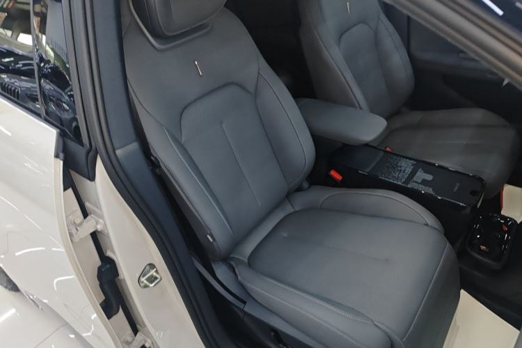 Used Lynk & Co Z20 2025 530 km Range Rear-Wheel Drive Max Right Front Seat
