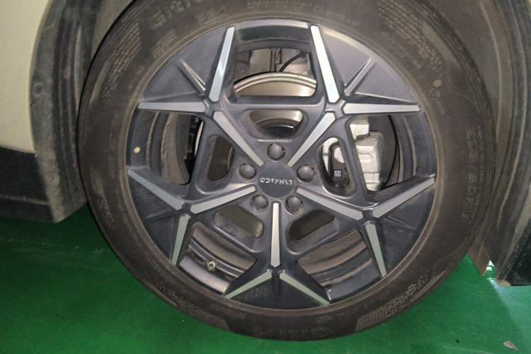 Used Lynk & Co Z20 2025 530 km Range Rear-Wheel Drive Pro Right Front Wheel Hub