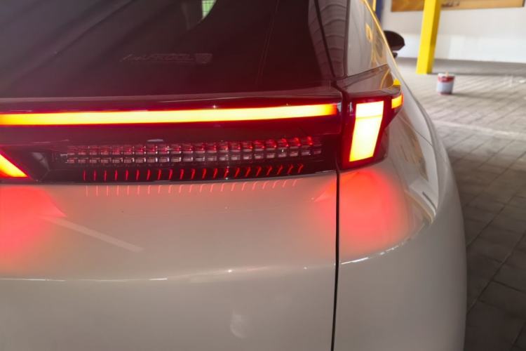 Used Lynk & Co Z20 2025 530 km Range Rear-Wheel Drive Pro Right Rear Taillight