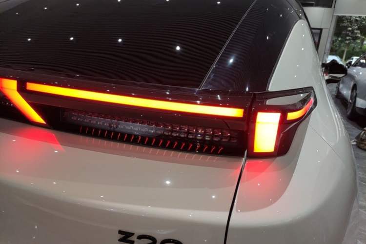 Used Lynk & Co Z20 2025 530 km Range Rear-Wheel Drive Pro Right Rear Taillight