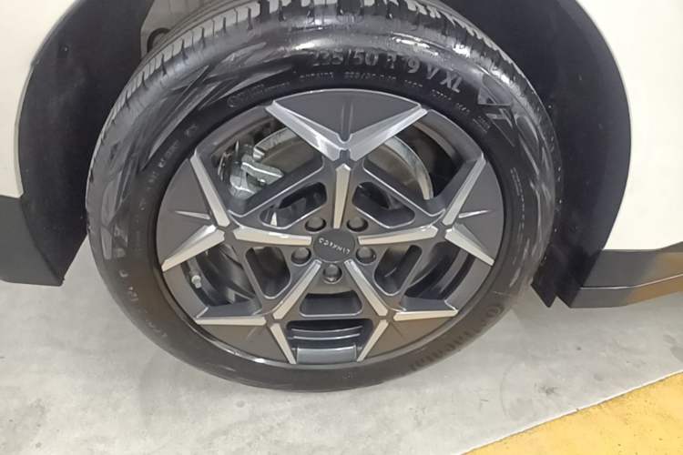 Used Lynk & Co Z20 2025 530 km Range Rear-Wheel Drive Max Right Rear Wheel Hub