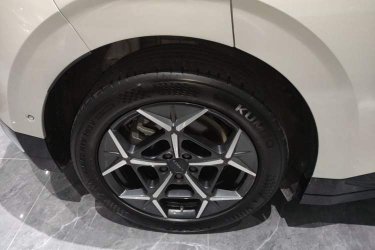 Used Lynk & Co Z20 2025 530 km Range Rear-Wheel Drive Pro Right Rear Wheel Hub