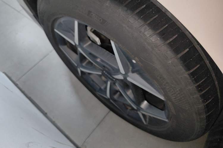 Used Lynk & Co Z20 2025 530 km Range Rear-Wheel Drive Pro Right Rear Wheel Hub