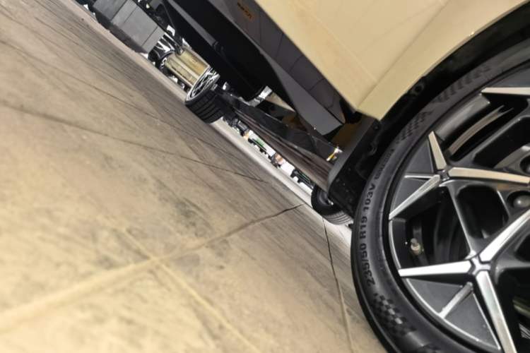 Used Lynk & Co Z20 2025 530 km Range Rear-Wheel Drive Pro Right Side Sill