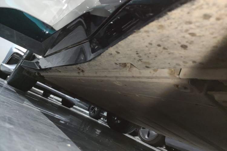 Used Lynk & Co Z20 2025 530 km Range Rear-Wheel Drive Pro Right Side Sill