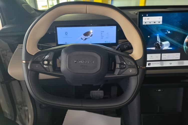 Used Lynk & Co Z20 2025 530 km Range Rear-Wheel Drive Pro Steering Wheel