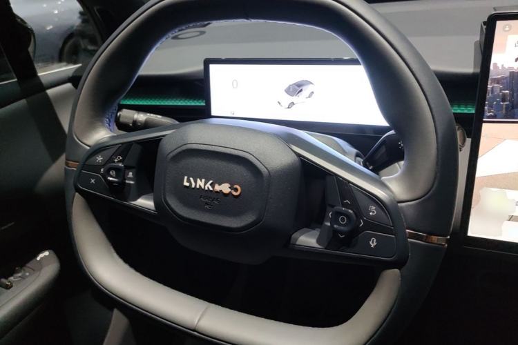 Used Lynk & Co Z20 2025 530 km Range Rear-Wheel Drive Pro Steering Wheel