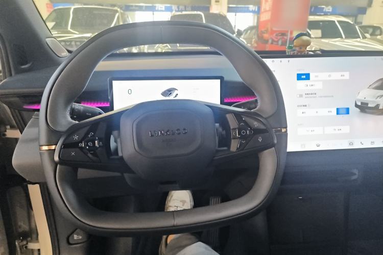 Used Lynk & Co Z20 2025 530 km Range Rear-Wheel Drive Pro Steering Wheel