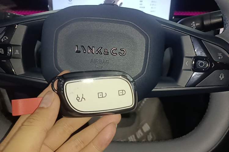 Used Lynk & Co Z20 2025 530 km Range Rear-Wheel Drive Max Vehicle Key
