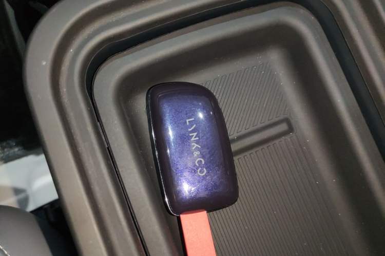 Used Lynk & Co Z20 2025 530 km Range Rear-Wheel Drive Pro Vehicle Key