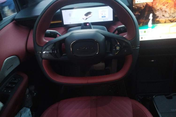 Used Lynk & Co Z20 2026 Model 530km Rear-Wheel Drive Max—Sunrise Red Edition Steering Wheel