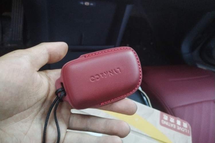 Used Lynk & Co Z20 2026 Model 530km Rear-Wheel Drive Max—Sunrise Red Edition Vehicle Key
