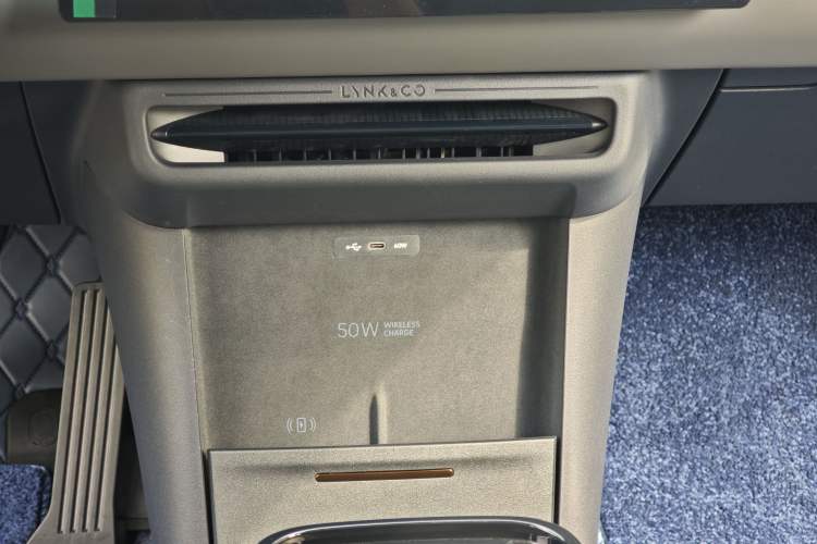Used Lynk & Co Z20 2026 Model 430km Rear-Wheel Drive Pro Interior 5