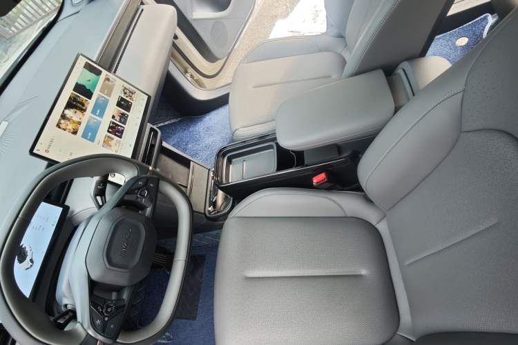 Used Lynk & Co Z20 2026 Model 430km Rear-Wheel Drive Pro Interior 7