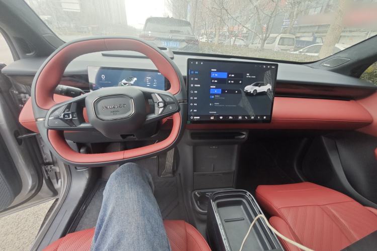 Used Lynk & Co Z20 2026 Model 530km Rear-Wheel Drive Max—Sunrise Red Edition Center Console