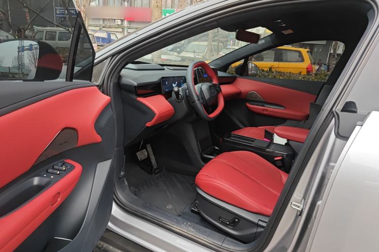 Used Lynk & Co Z20 2026 Model 530km Rear-Wheel Drive Max—Sunrise Red Edition Driver Seat
