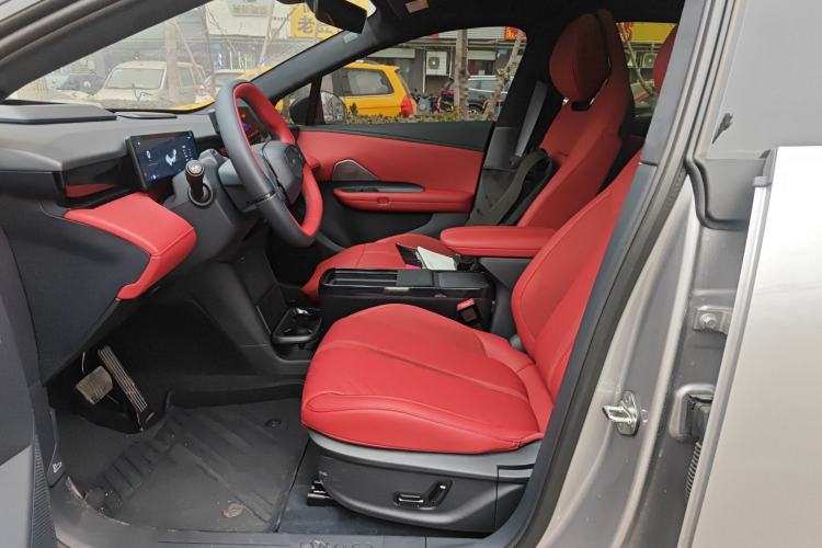 Used Lynk & Co Z20 2026 Model 530km Rear-Wheel Drive Max—Sunrise Red Edition Left Front Seat