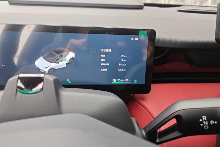 Used Lynk & Co Z20 2026 Model 530km Rear-Wheel Drive Max—Sunrise Red Edition Odometer Close Up