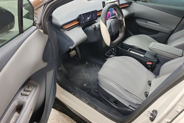Used Lynk & Co Z20 2026 Model 430km Rear-Wheel Drive Pro Driver Seat