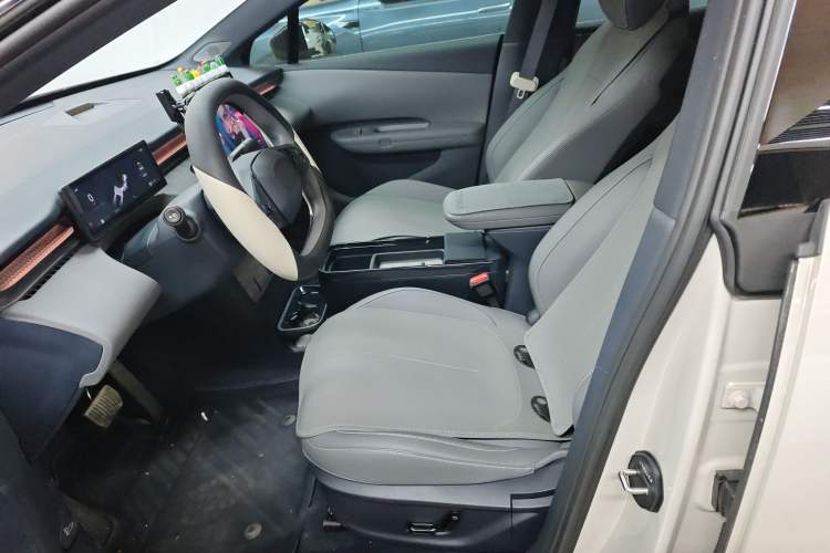 Used Lynk & Co Z20 2026 Model 430km Rear-Wheel Drive Pro Left Front Seat