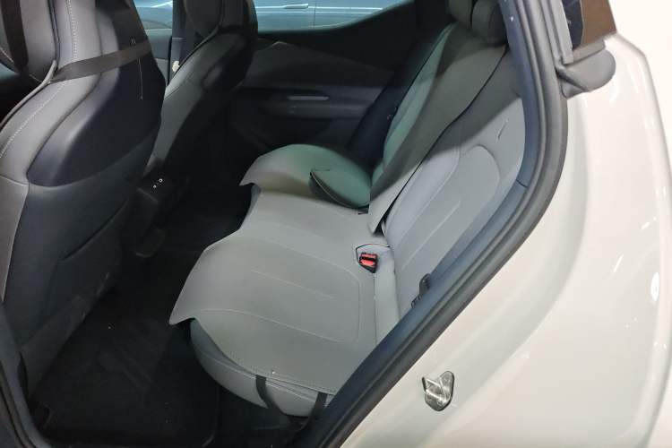 Used Lynk & Co Z20 2026 Model 430km Rear-Wheel Drive Pro Left Rear Seat