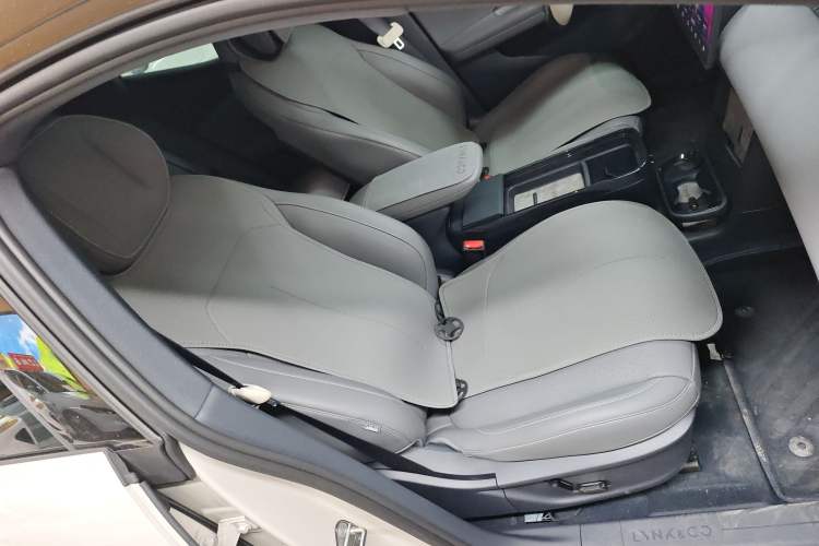 Used Lynk & Co Z20 2026 Model 430km Rear-Wheel Drive Pro Right Front Seat