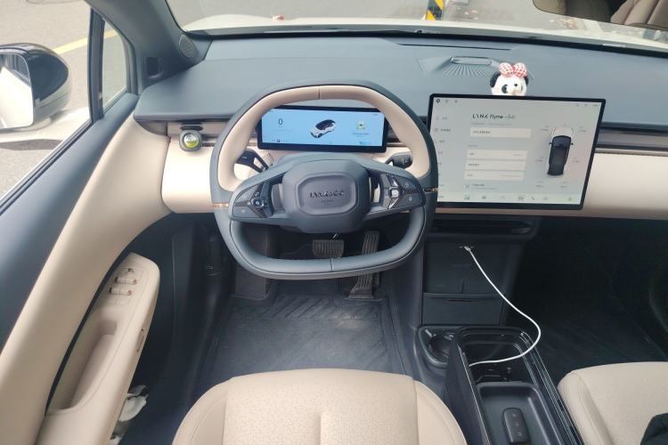 Used Lynk & Co Z20 2026 Model 430km Rear-Wheel Drive Pro Steering Wheel