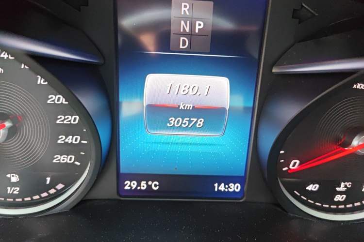 Used Mansory MV600 2021 2.0T Yuyu Gold Odometer Close Up