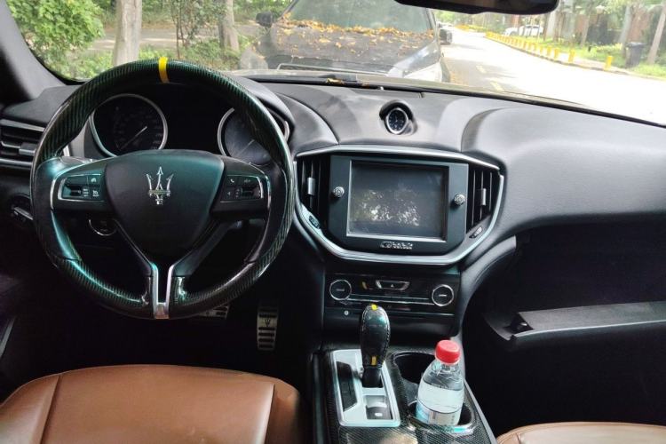 Used Maserati Coupe  Center Console