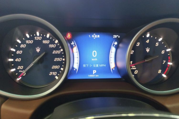 Used Maserati Ghibli 2014 3.0T Standard Edition Odometer Close Up