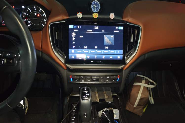 Used Maserati Ghibli 2021 2.0T Sharp Edition Audio And AC Panel