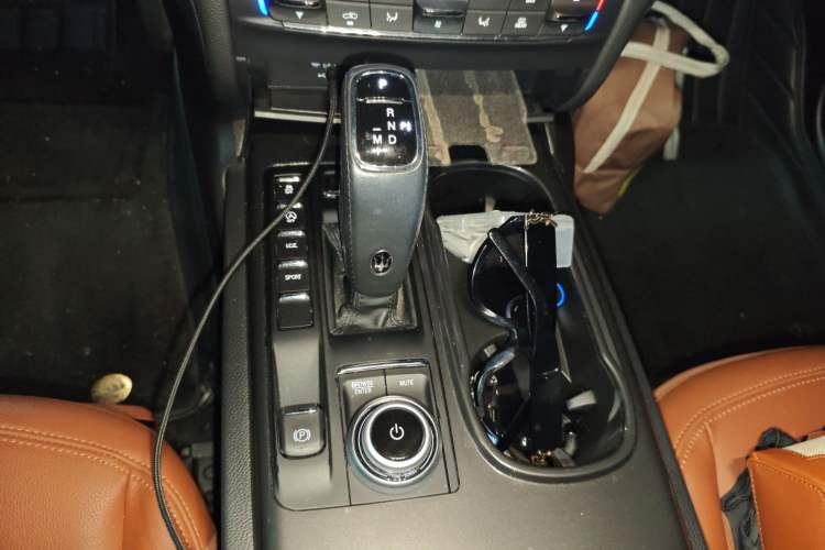 Used Maserati Ghibli 2021 2.0T Sharp Edition Gear Lever