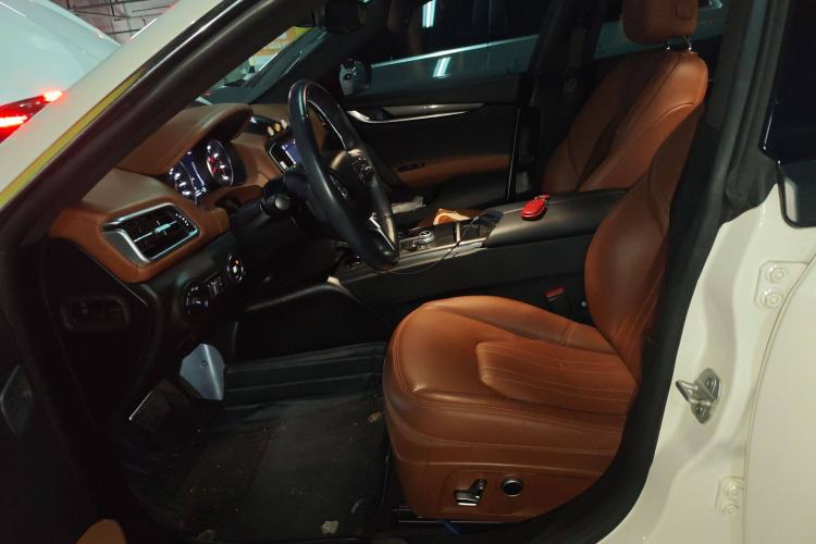 Used Maserati Ghibli 2021 2.0T Sharp Edition Left Front Seat