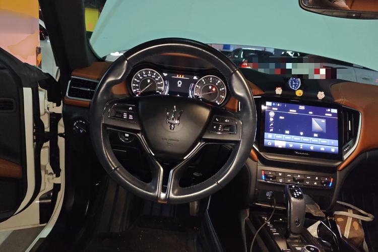 Used Maserati Ghibli 2021 2.0T Sharp Edition Steering Wheel
