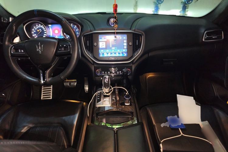 Used Maserati Ghibli  Center Console